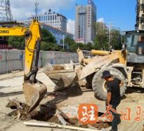 美女日皮直播高温下的坚守｜道路建设者用汗水铺就畅通路